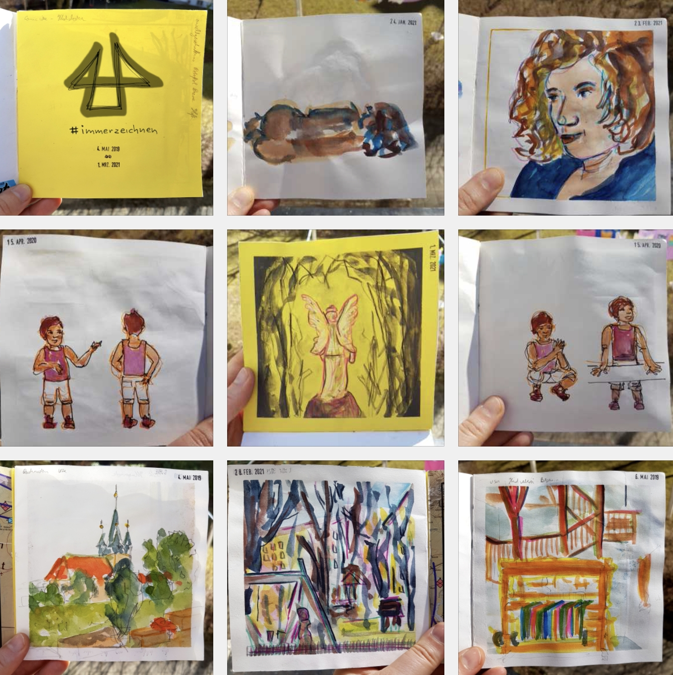 Mosaik aus 9 Fotos aus dem Skizzenbuches alles mit Aquarell: die erste Seite mit dem Schriftzug immerzeichnen und meinem Logo was aussieht wie ein kleines Häuschen, ein Aktbild des Rückens einer liegenden Person, Portrait einer Person schulterlangen Locken, eine Charakterstudie eines Menschen mit pinkem Tanktop, eine Engelsstatue auf dem Friedhof, noch eine Charakterstudie mit der Person in der Hocke und sich auf einen Tisch stützend, eine Kirche hinter Bäumen, ein Spielplatz, in einer Weberei.