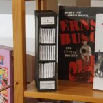Fotography of a narrow minicomic shelf on the book shelf of the bookstore Giesinger Buchhandlung.