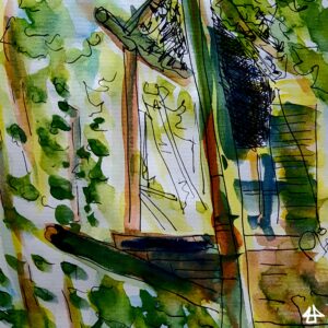 Tinten-Zeichnung auf Aquarell: Blätter und Äste hoch in den Bäumen. Darin versteckt ein Baumhaus bestehend aus Balken und Brettern und Abdeckplanen.