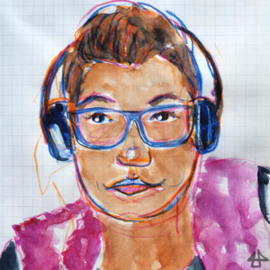 Aquarellierte Buntstift-Selbstporträt: Eine weisse Person mit beidseitigem Sidecut und ob zurückgesteckten Haaren. Die Brille ist groß und hellblau gerahmt. Die Kopfhörer sind schwarz wie das Shirt. Und die Weste ist flauschig magentafarbend.