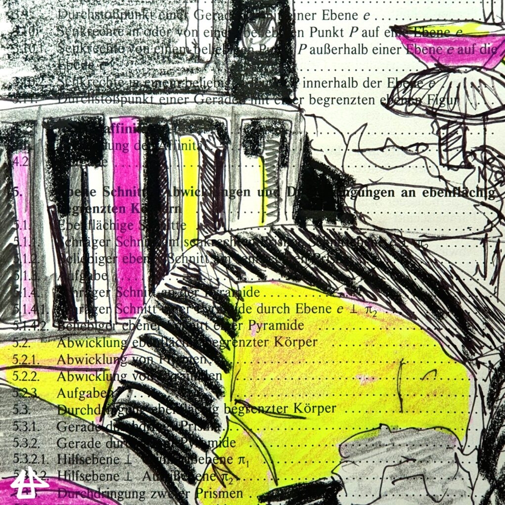 Zeichnung mit verschiedenen schwarzen Stiften auf mit Inhaltsverzeichnis bedrucktem Papier, koloriert in pink und neongelb. Ein schwarzer Sessel mit neongelben Kissen vor einem Bücherregal und einer Mikrowelle.