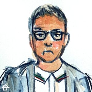 Aquarellierte Buntstiftzeichnung. Porträt eimer Person mit ernstem Blick, sehr kurzen Haaren und eckiger Brille, die ein weisses Olohemd und ein hellgraues Sacko trägt.