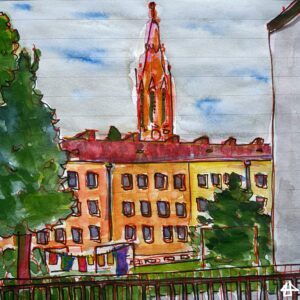 Aquarellierte Finelinerzeichnung auf liniertem Papier. Erhöht hinter vierstöckigen 60er Jahre Wohnhäusern eine Backsteinkirche, davor Wäsche auf einer Leine und Gebüsch, im Vordergrund Geländer, links eine graue Häuserwand und links eine Tanne.