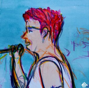 Aquarelierte Buntsiftzeichnung, eine Person mit sehr kurzen roten Haaren, Oberarmtattoo und weissem Unterhd singt in ein Mikrophon, dahinter schemenhaft noch wer zweites.