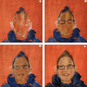 Vier Vorstufen des Bildes, alle mit orangenem Hintergrund, das Gesicht erst grob mit Acryl skizziert, dann mit Bleistift verfeinert und mit Acrylfarbe weiter bearbeitet, Schritt um Schritt entsteht wird das Portrait menschlicher.