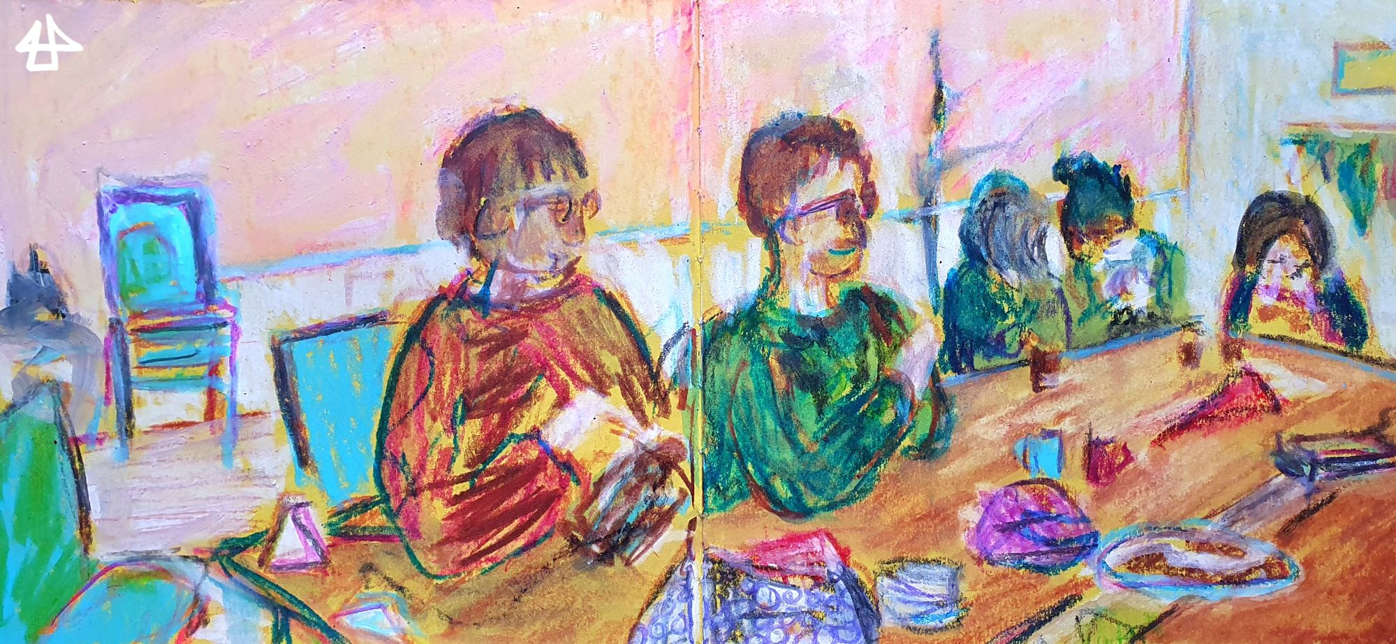 Sehr bunte Wachskreidenzeichnung. An einem grossen holztisch sitzen 5 Menschen und stricken, auf dem Tisch ein Keksteller umd verschverschiedeverschiedene Tassen und Becher. An einer wand dahinter aufeinander gestellte Plastestühle.